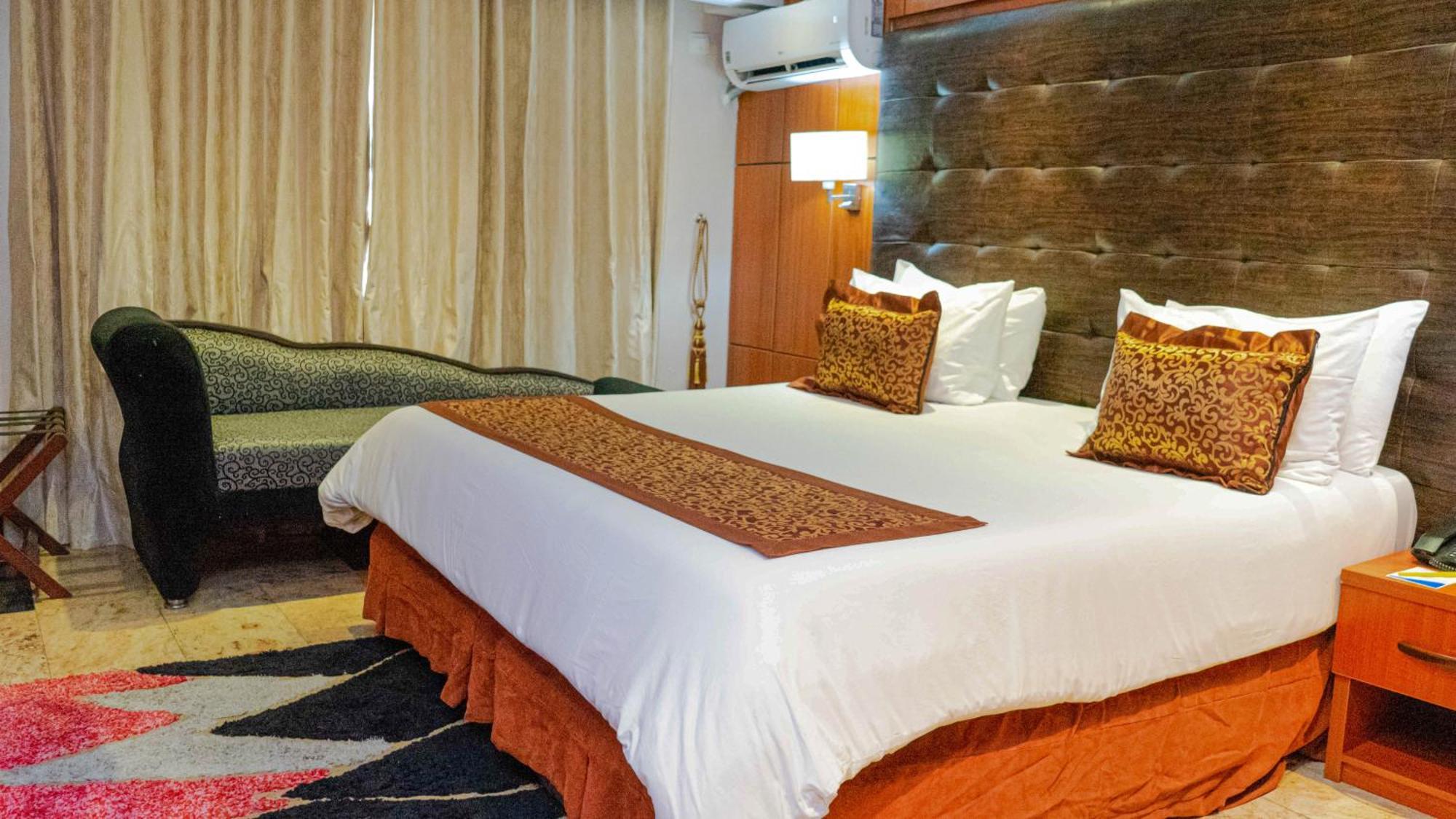 Golden Tulip Hotel- Evergreen Port Harcourt Eksteriør billede