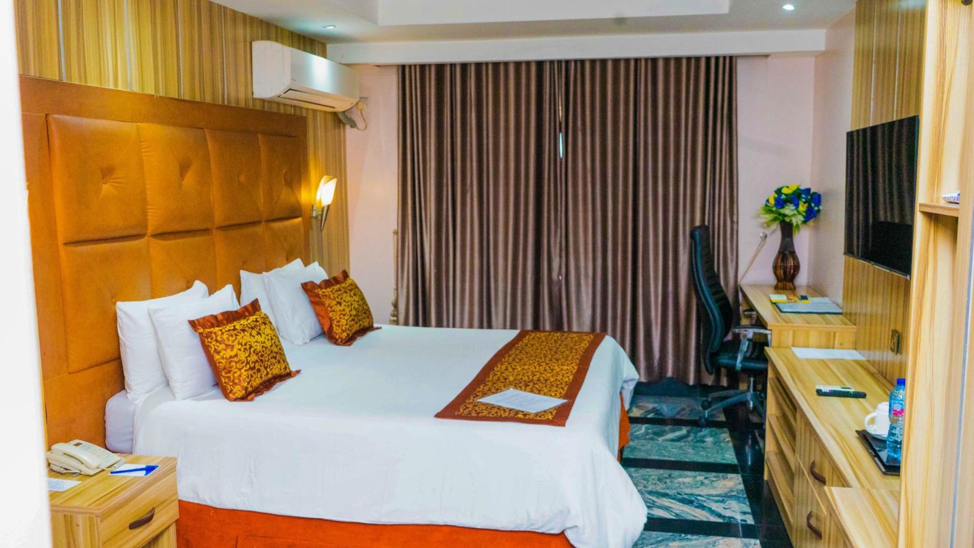 Golden Tulip Hotel- Evergreen Port Harcourt Eksteriør billede